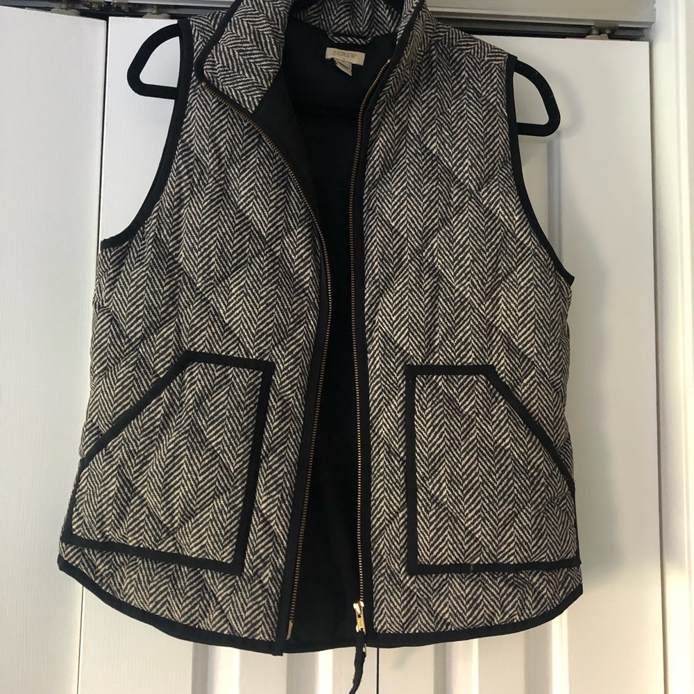 Jcrew Black and Cream Herringbone Puffer Vest Size Small in great condition